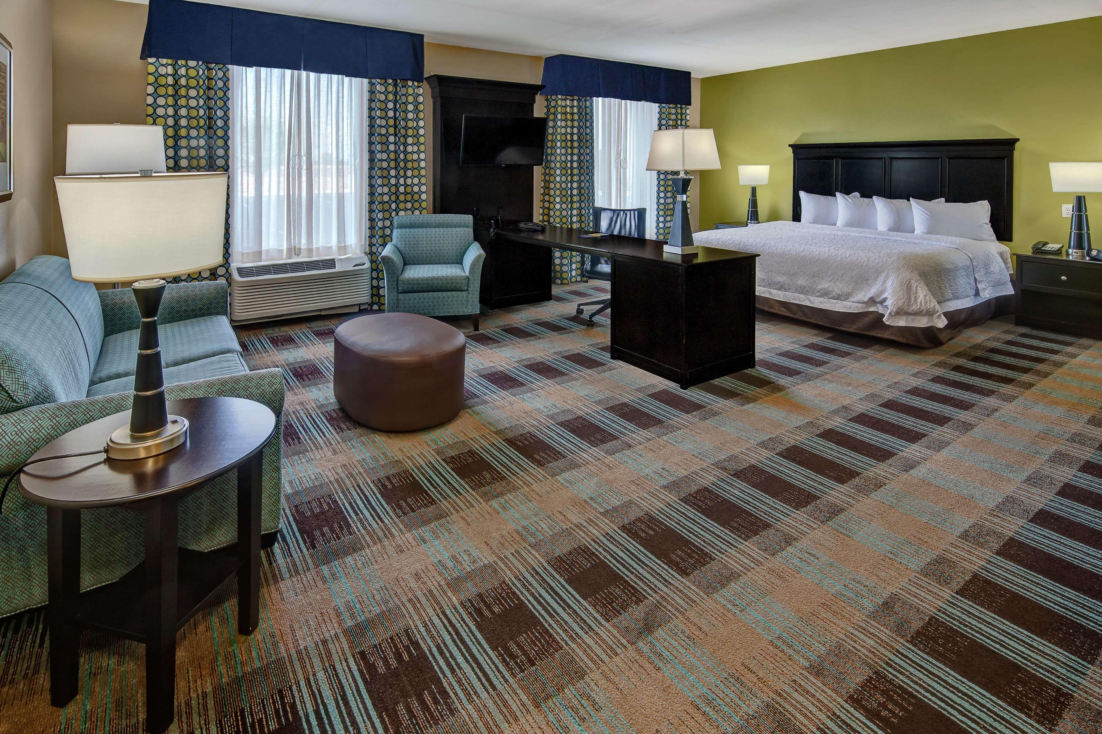 Hampton Inn & Suites Кларксвилл Экстерьер фото