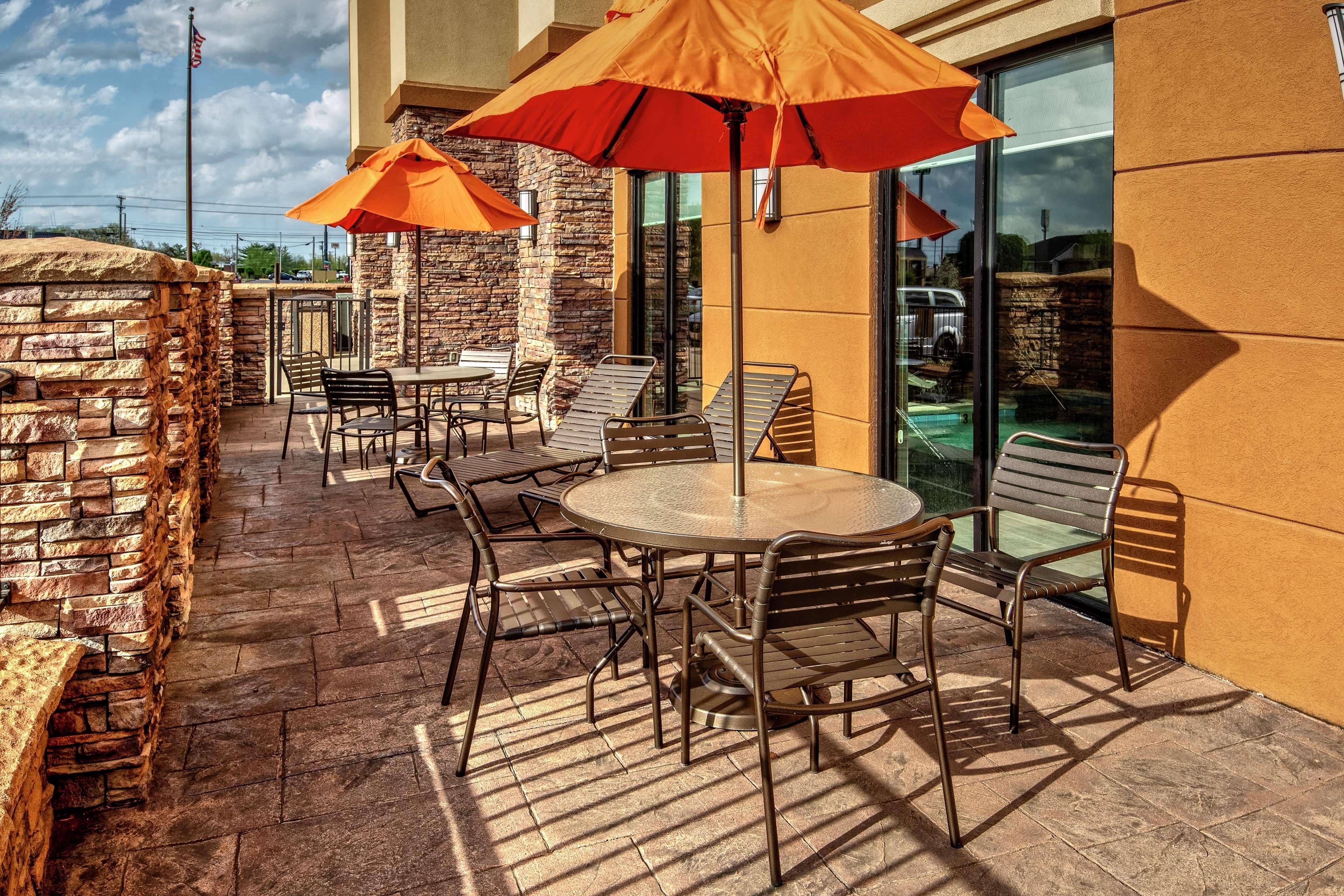 Hampton Inn & Suites Кларксвилл Экстерьер фото