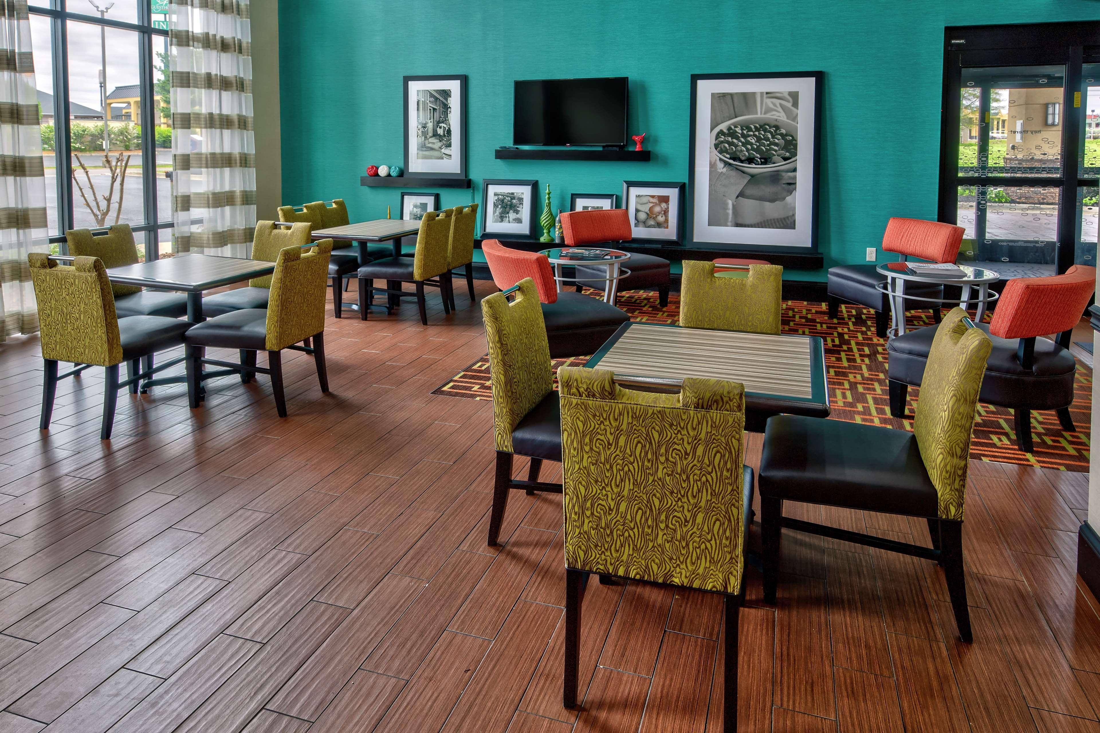 Hampton Inn & Suites Кларксвилл Экстерьер фото