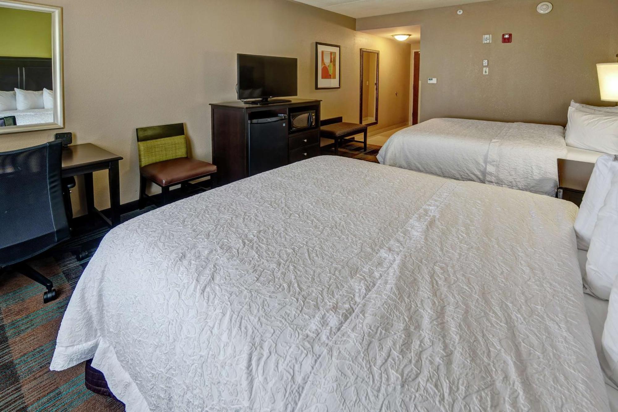 Hampton Inn & Suites Кларксвилл Экстерьер фото
