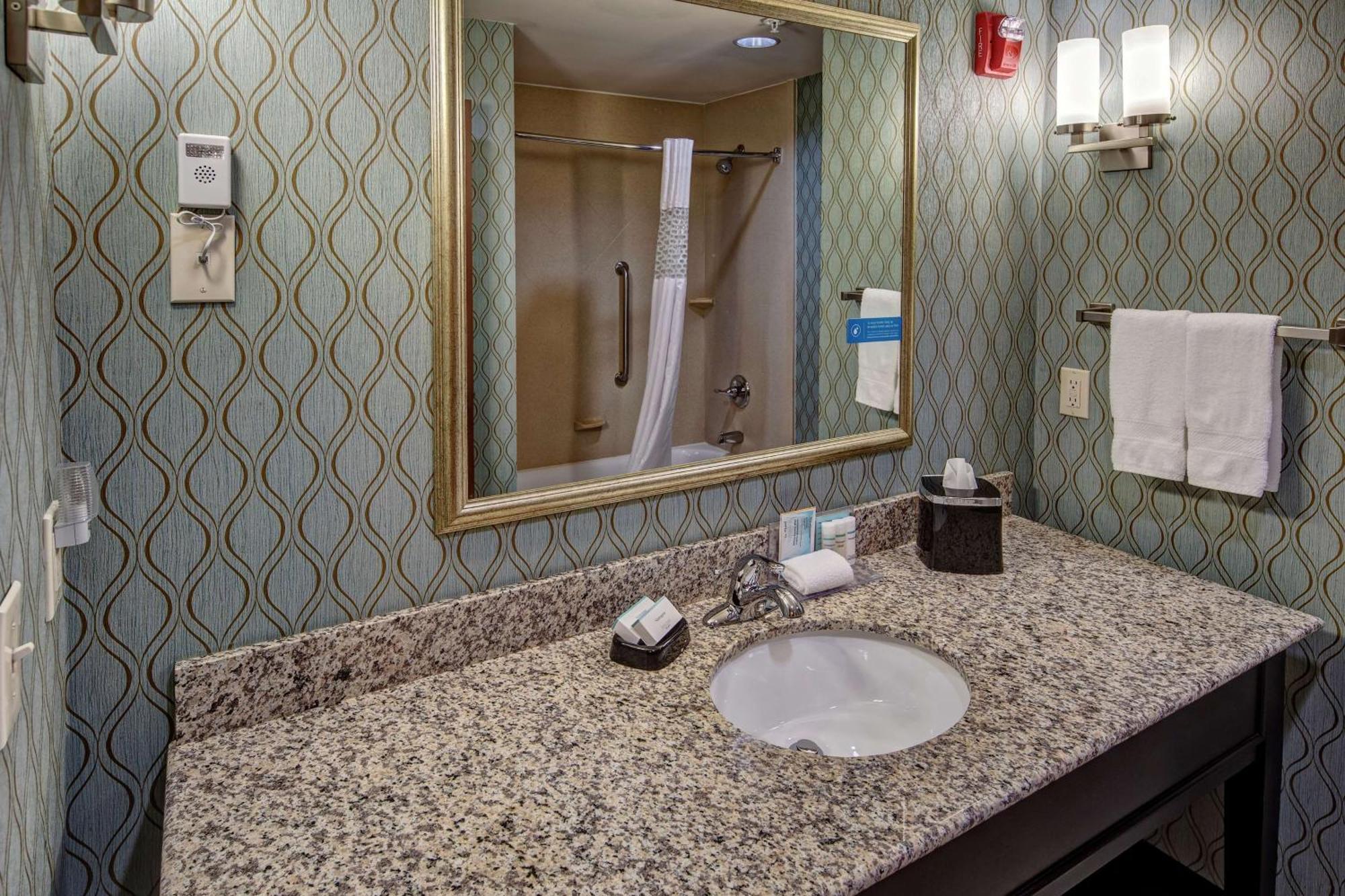 Hampton Inn & Suites Кларксвилл Экстерьер фото